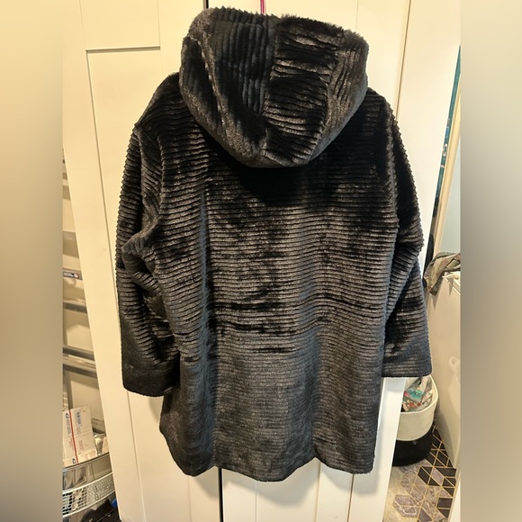 Dennis Basso Elegant Faux Fur Long Jacket - Picture 7 of 11